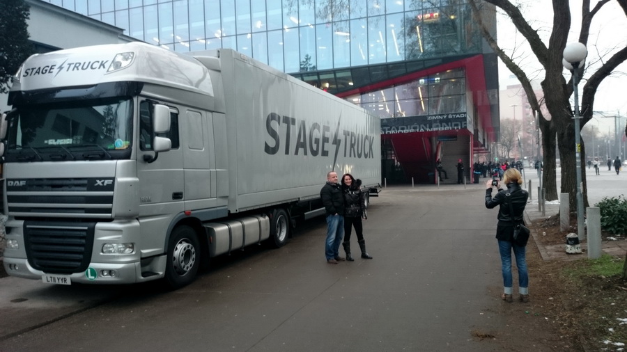 pred Stage Truckom