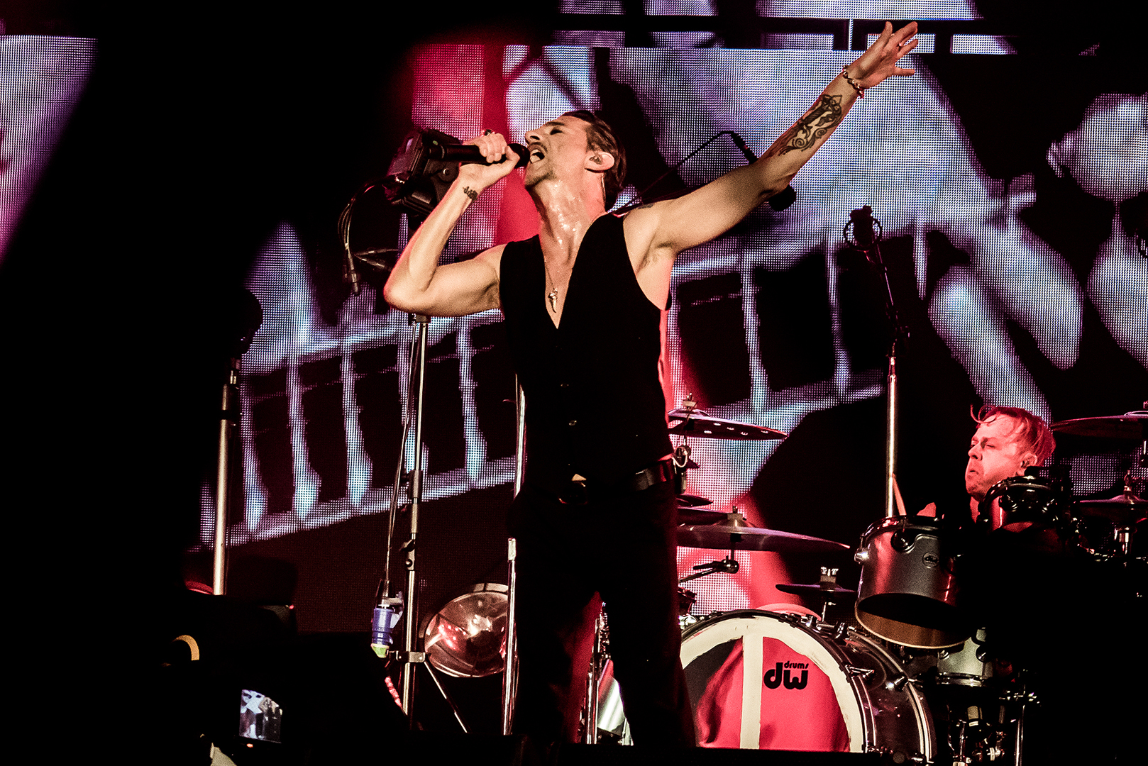 Depeche Mode, Budapešť, 22. 05. 2017 photos by Roland Kilian