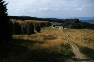 Schronisko na Hali Miziowej s kolibou a všadeprítomnou Milkou