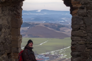 Kapušiansky hrad a hradný vrch z Kapušian (Šariš)
