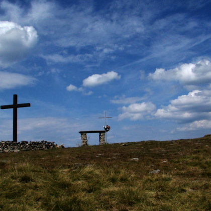 Pilsko - vrcholový kríž a oltár