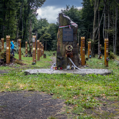 pamätník obetiam leteckej katastrofy pri obci Hejce