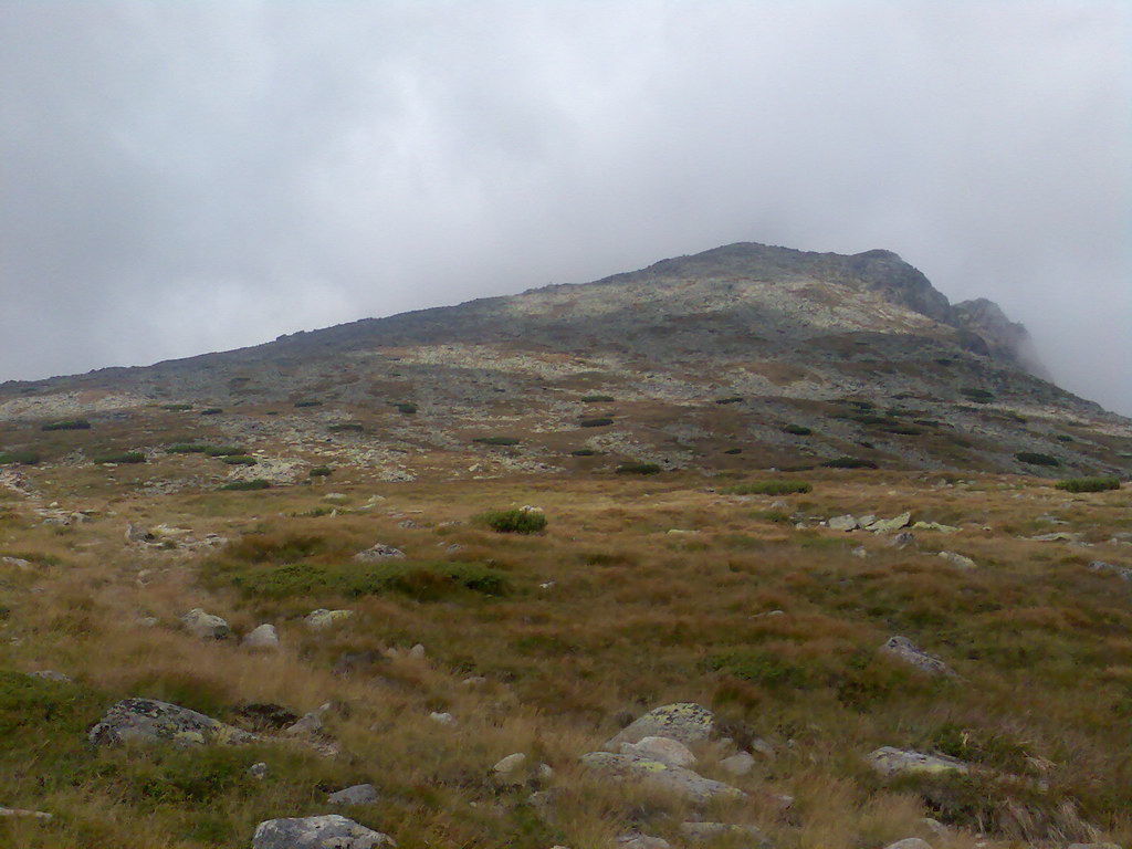 Kriváň zo Štrbského plesa (Vysoké Tatry)