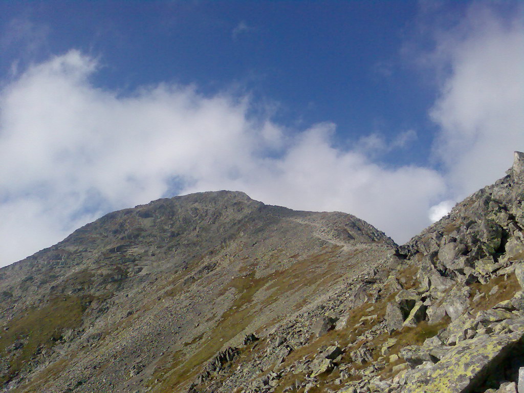 Kriváň zo Štrbského plesa (Vysoké Tatry)