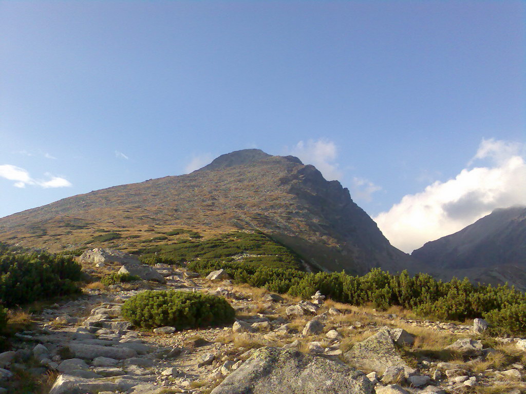 Kriváň zo Štrbského plesa (Vysoké Tatry)