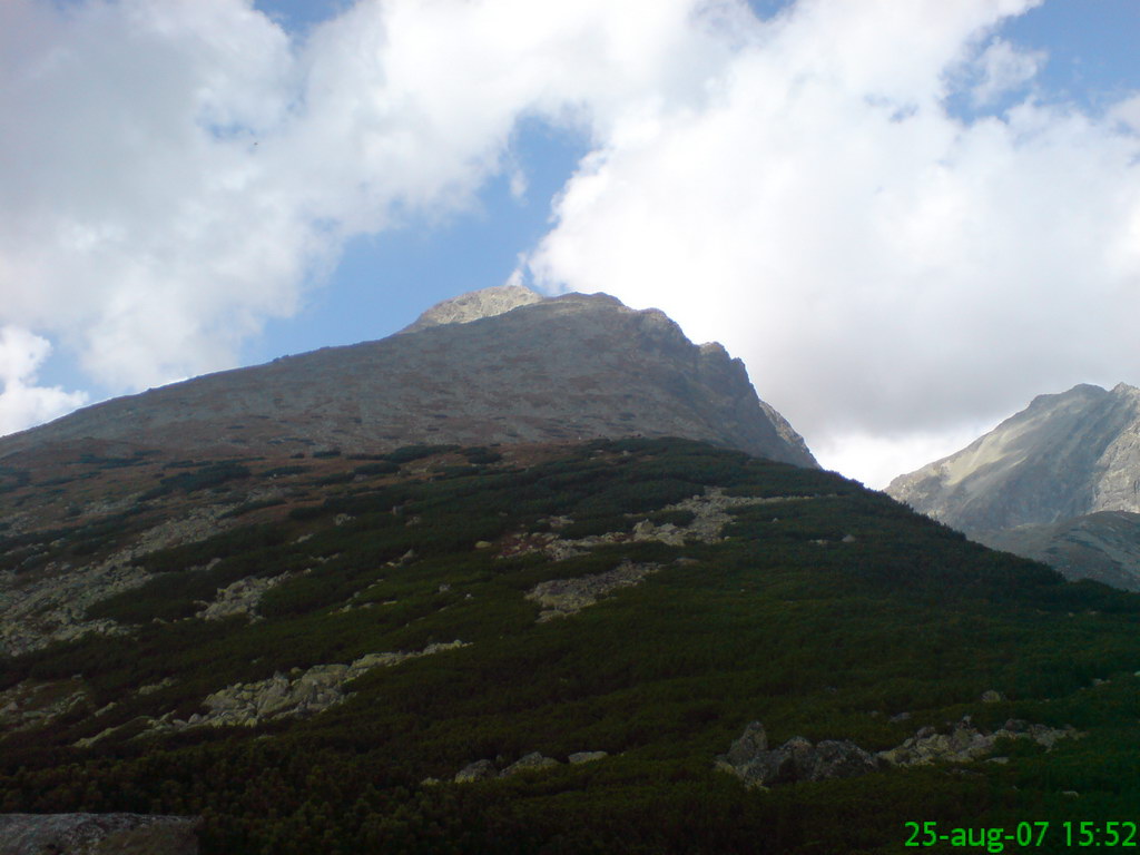 Kriváň zo Štrbského plesa (Vysoké Tatry)