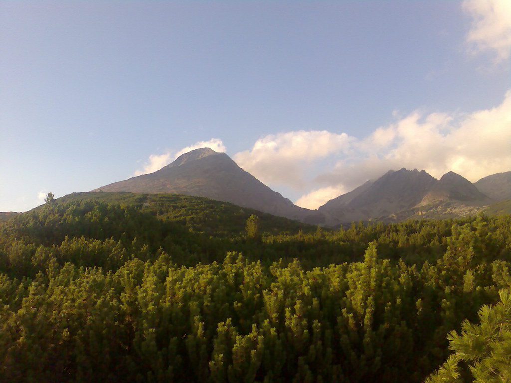 Kriváň zo Štrbského plesa (Vysoké Tatry)