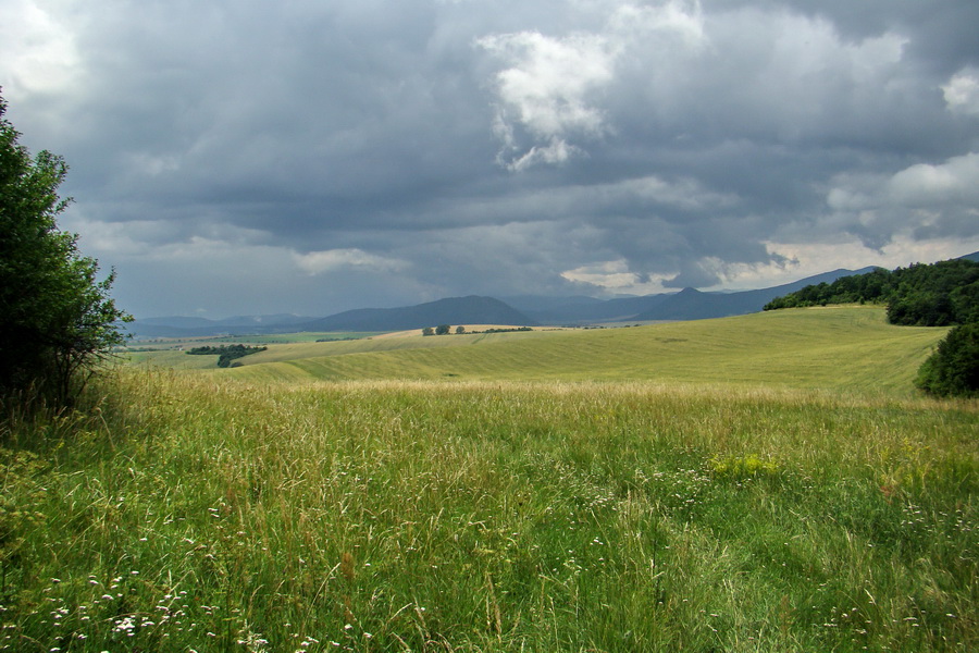 Prechod Koniarskou planinou (Slovenský kras)