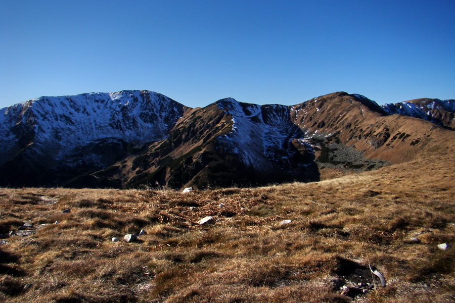 vľavo Skalka, napravo Kotliská