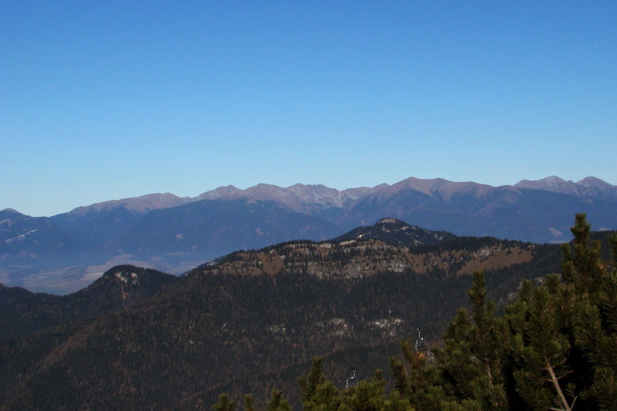 Pusté, Poludnica, vzadu Západné Tatry