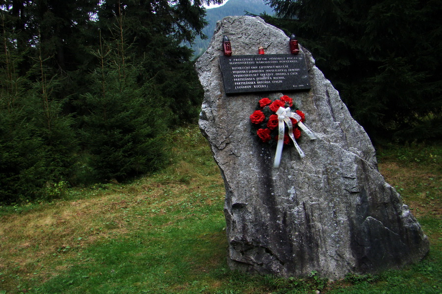 pamätník padlým partizánom na Lúčkach