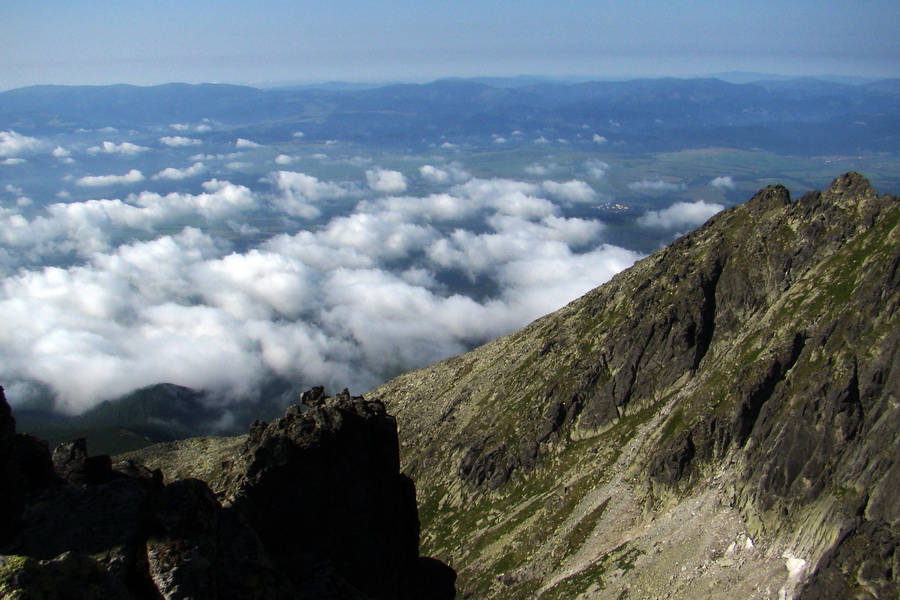 výhľad na Liptov a Nízke Tatry zo Sedla nad Kotlom