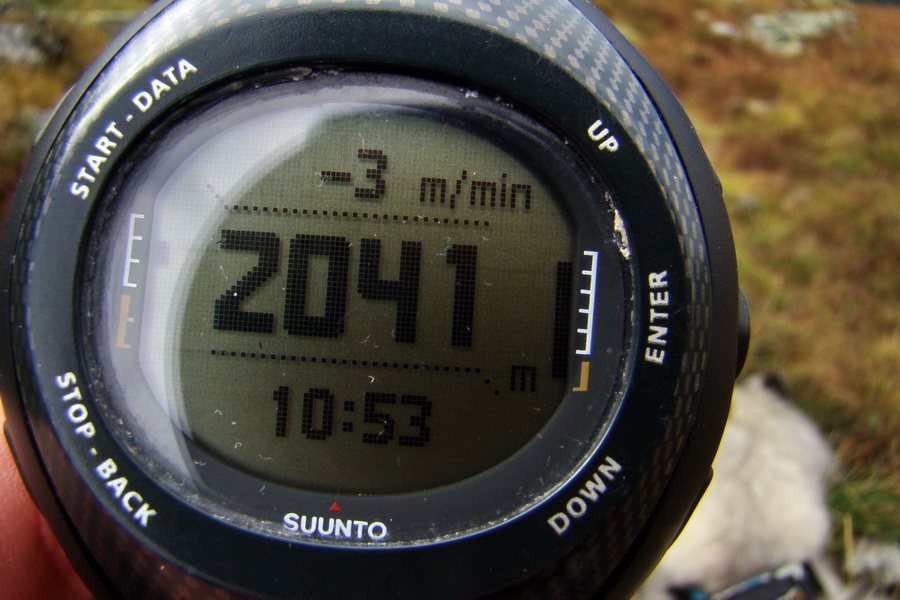 Suunto ukazuje nadmorskú výšku 2041 m