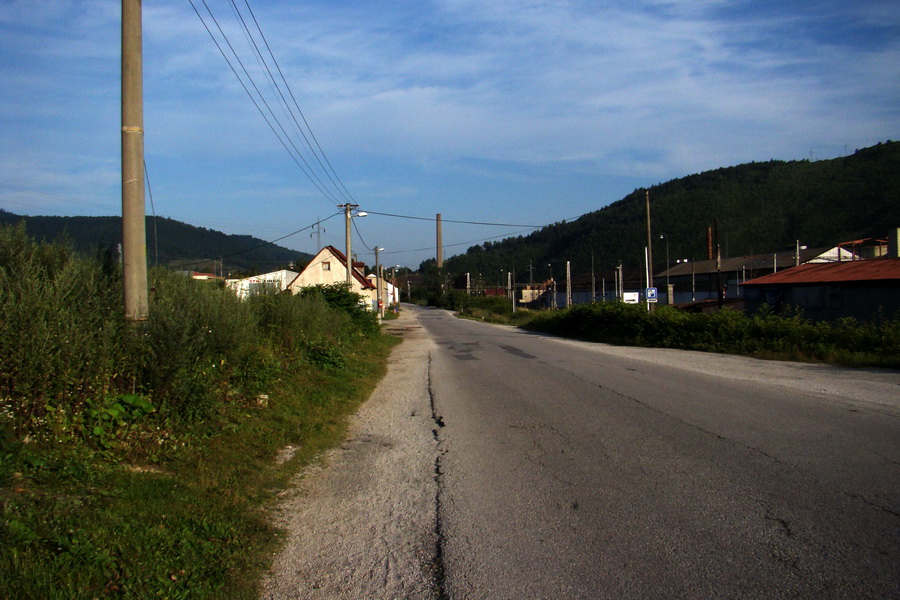 Biela skala z Krompách (cez Plejsy) (Volovské vrchy)