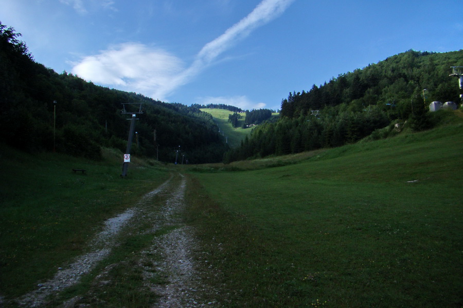 Biela skala z Krompách (cez Plejsy) (Volovské vrchy)