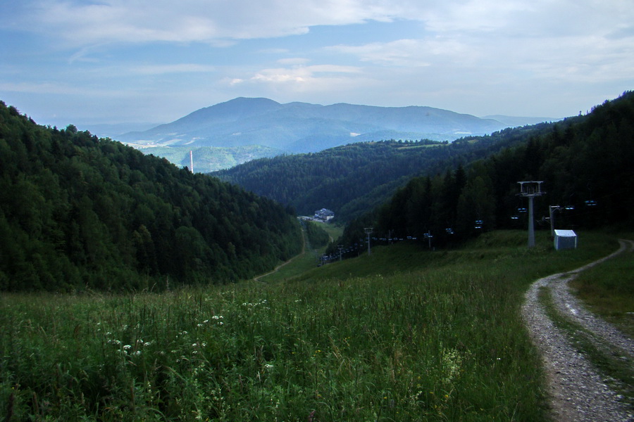 Biela skala z Krompách (cez Plejsy) (Volovské vrchy)