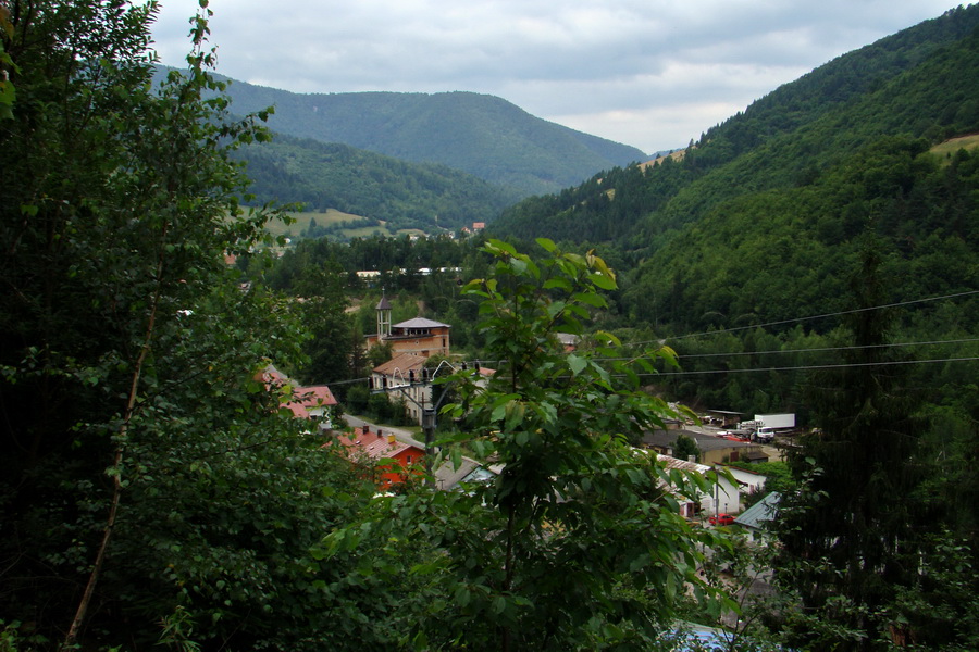 Biela skala z Krompách (cez Plejsy) (Volovské vrchy)