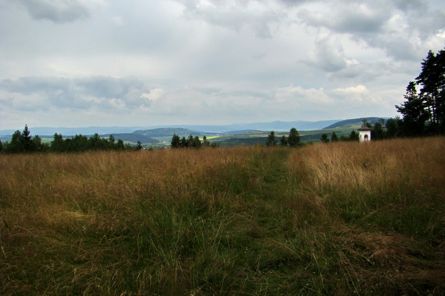 Biela skala z Krompách (cez Plejsy) (Volovské vrchy)