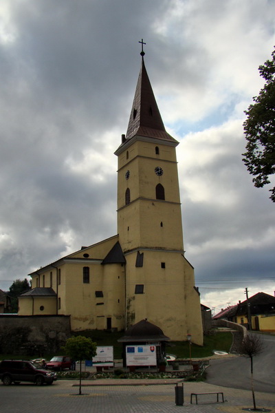 pôvodne gotický kostol sv. Margity - pohľad z námestia
