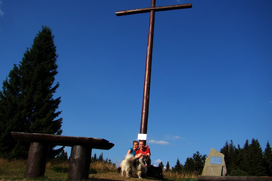 oltár a kríž pod Krawcówym Wierchom