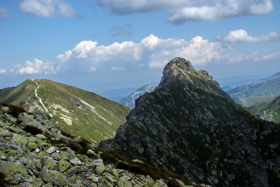 zľava Volovec, Ostrý Roháč, pohľad z rázcestia Plačlivé