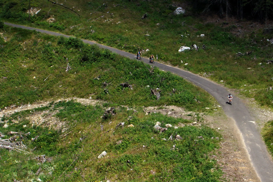 zostup na kolobežke Žiarskou dolinou je relatívne často využívaný