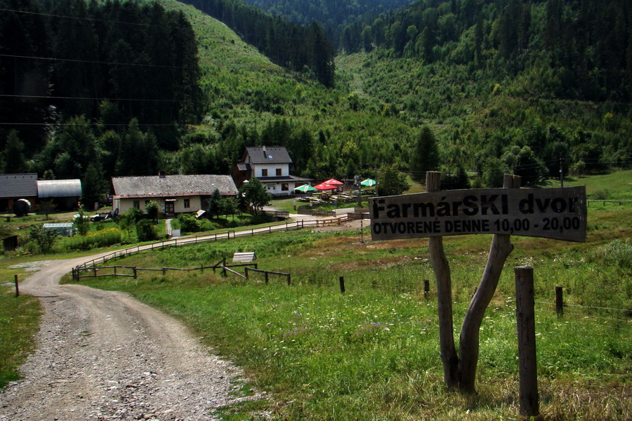 Pod Muráňom, sedlo Čertova hlava z Novoveskej Huty (Volovské vrchy)