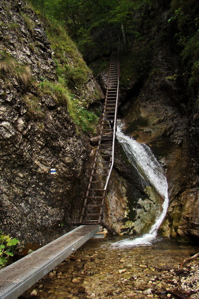 železný rebrík a roštový most v Horných Dierach