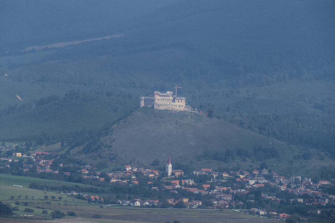 Dievčenská skala zo Silice (Slovenský kras)