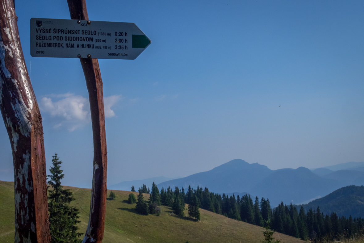 Cez Nižné Šiprúnske sedlo do Ružomberka (Veľká Fatra)