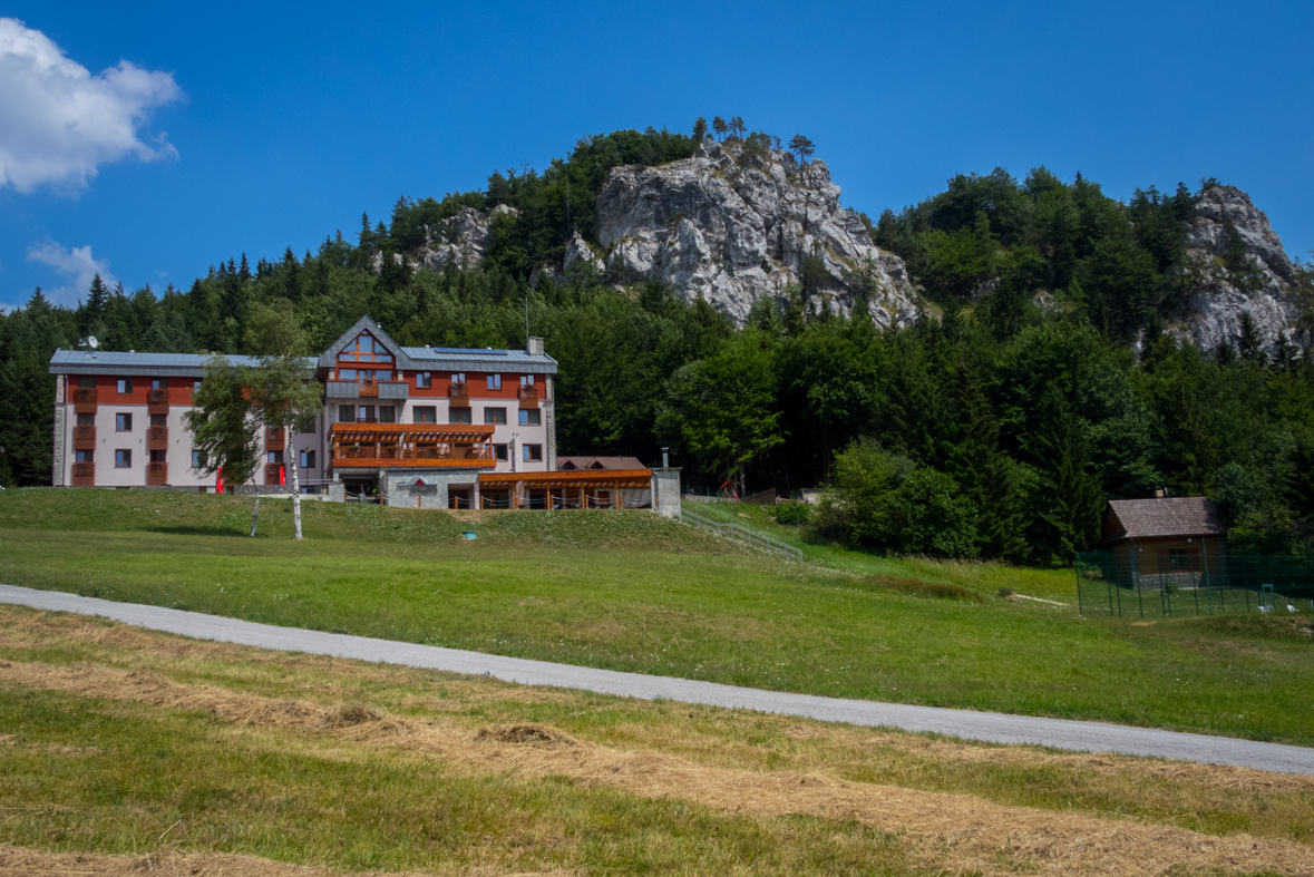 Cez Nižné Šiprúnske sedlo do Ružomberka (Veľká Fatra)