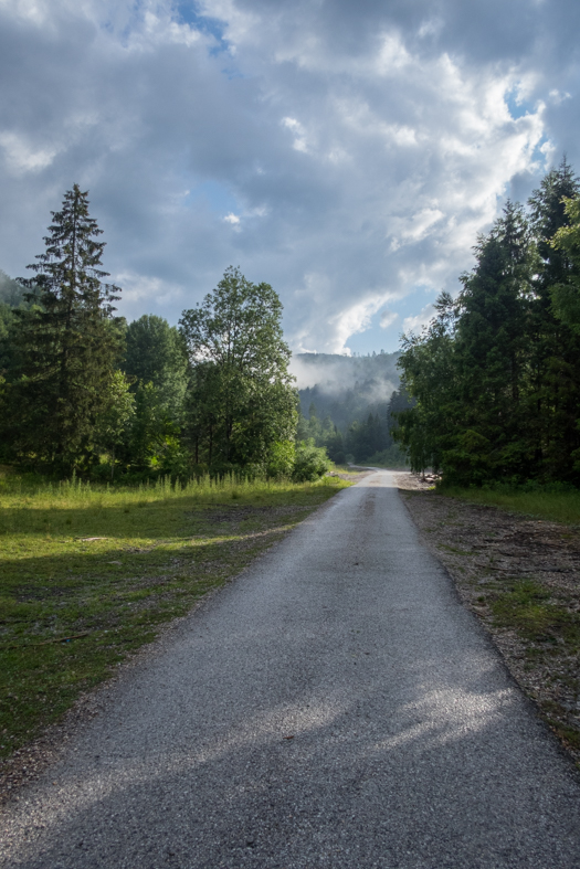 Skalisko z Henclovej (Volovské vrchy)