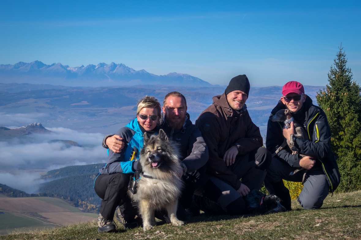 na vrchole Sľubice, v pozadí Spišský hrad a Vysoké Tatry