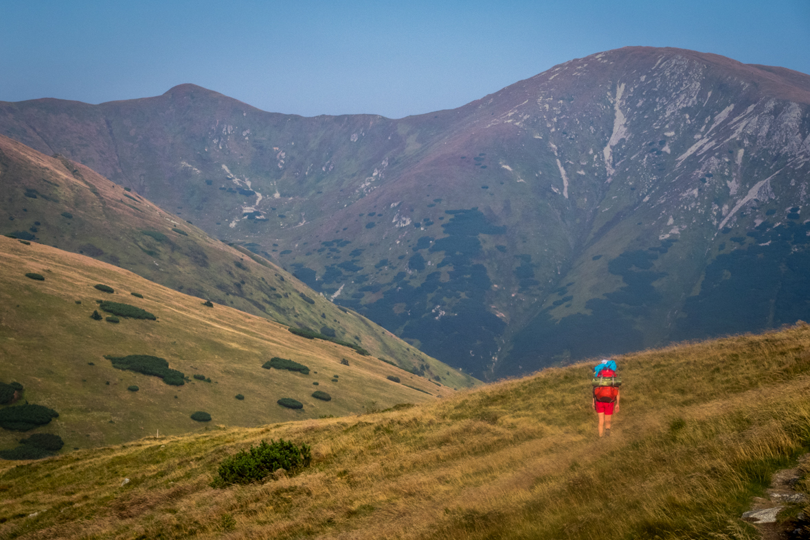 Z Hiadeľského sedla na útulňu Ďurková (Nízke Tatry)