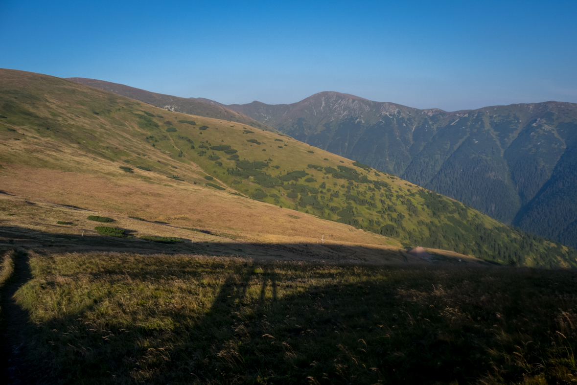 Z Hiadeľského sedla na útulňu Ďurková (Nízke Tatry)