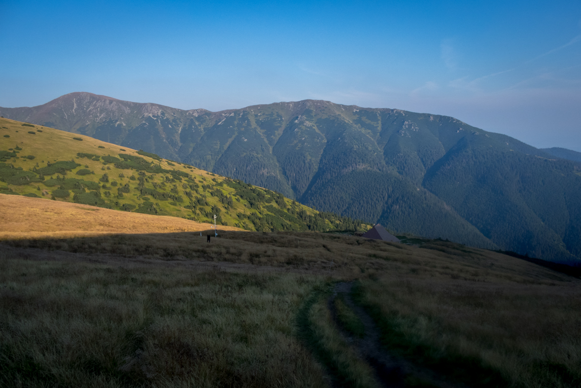 Z Hiadeľského sedla na útulňu Ďurková (Nízke Tatry)