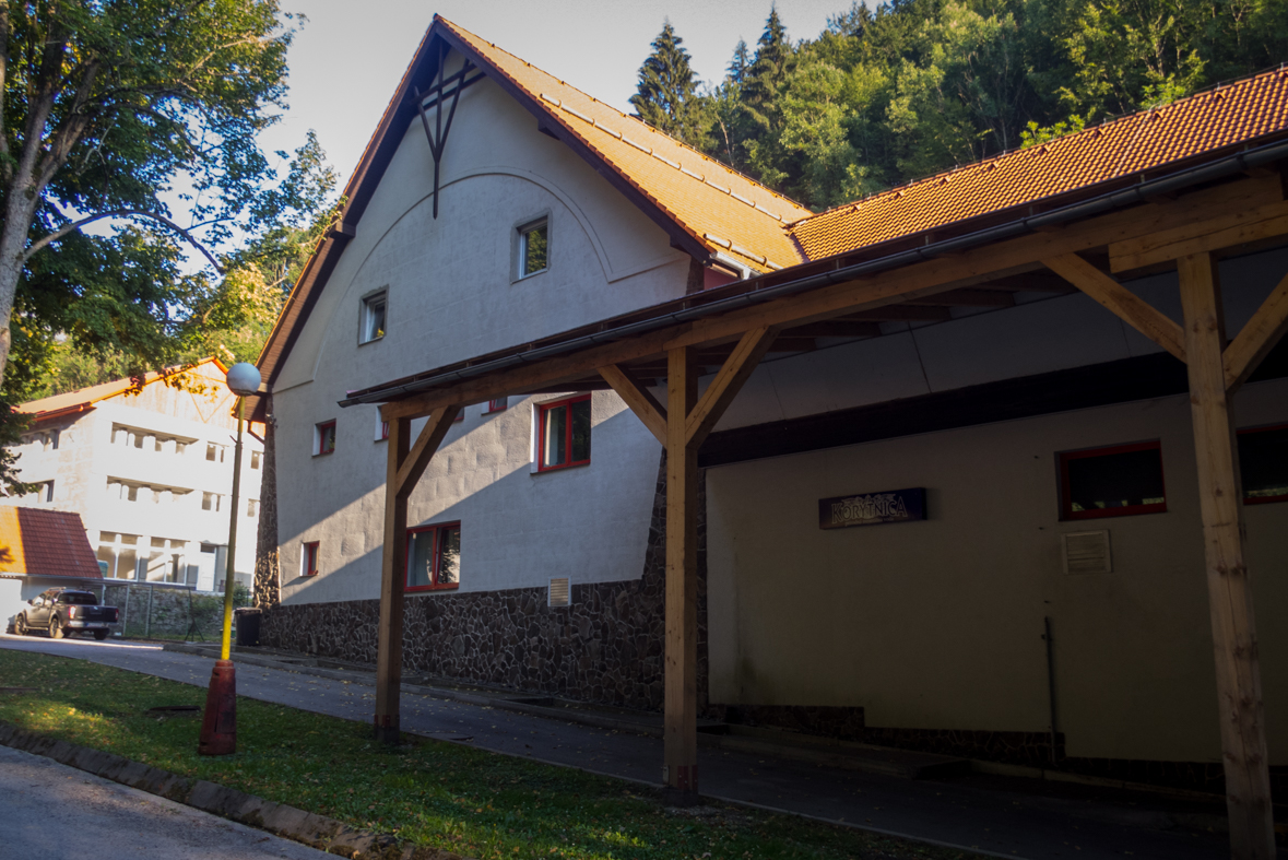 Z Korytnice na Hiadeľské sedlo (Nízke Tatry)