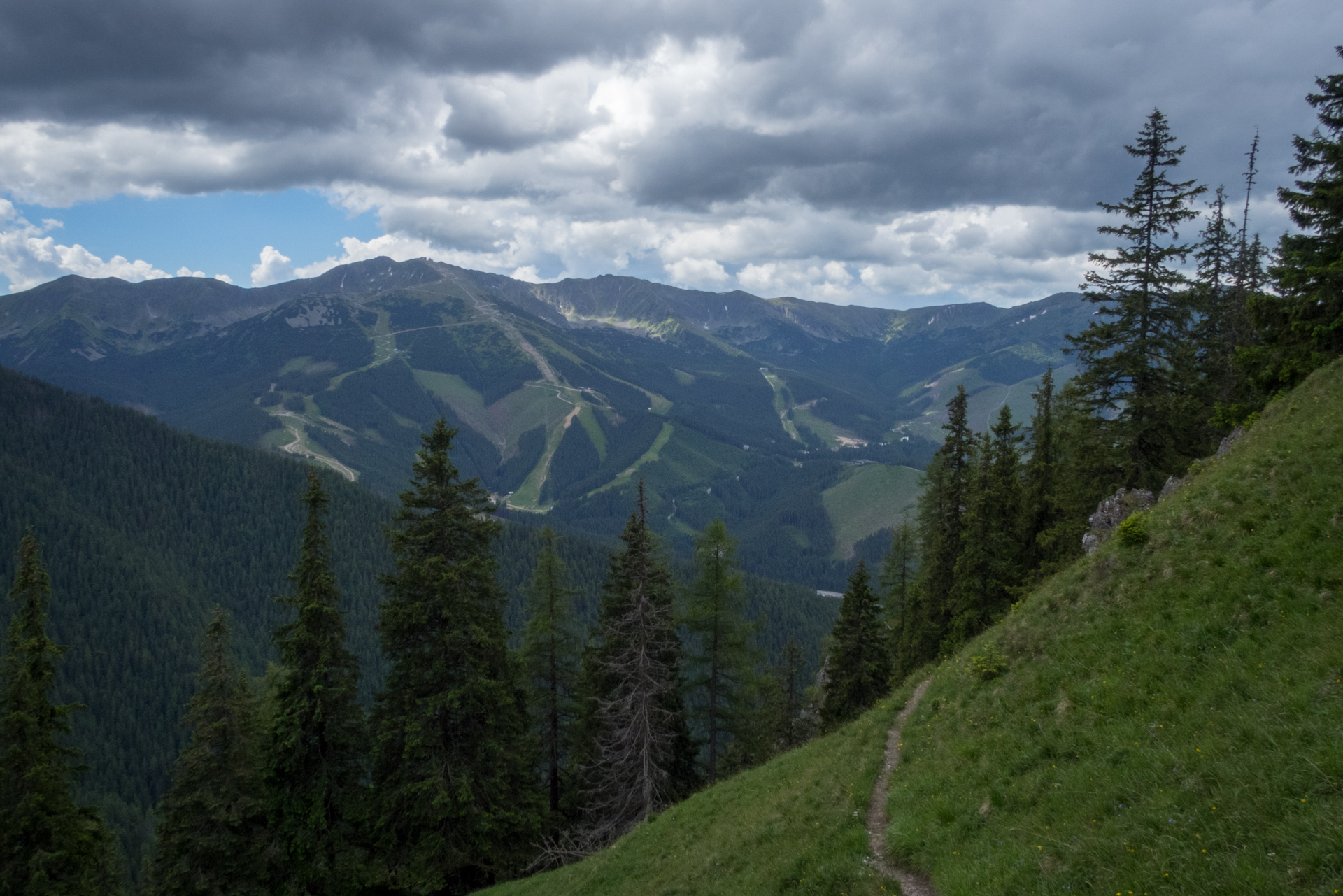 cez Krakovu hoľu do Iľanova (Nízke Tatry)