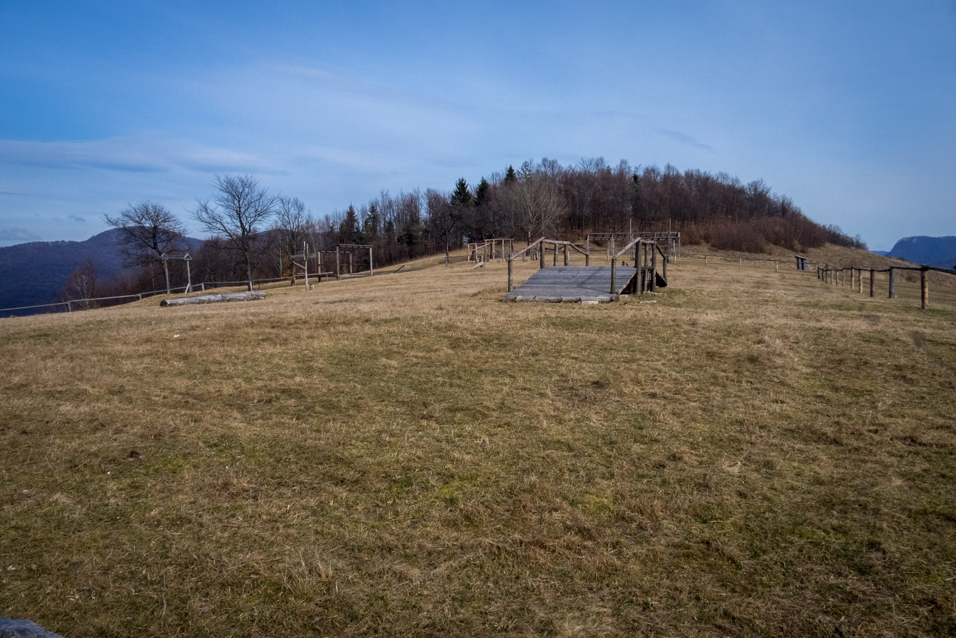 Markušovský skalný hríb a Šikľavá skala (Volovské vrchy)