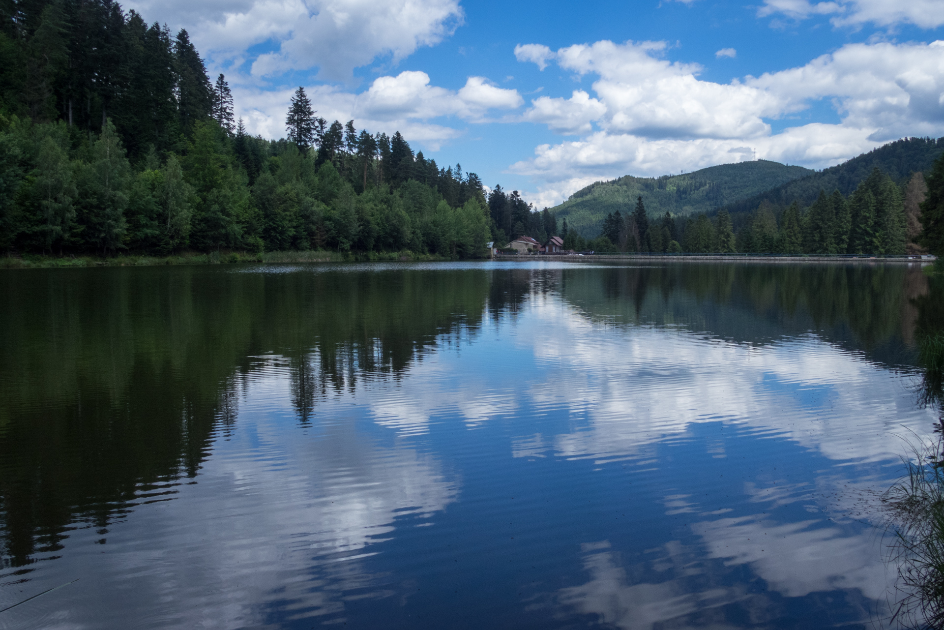 Skalisko z vodnej nádrže Úhorná (Volovské vrchy)