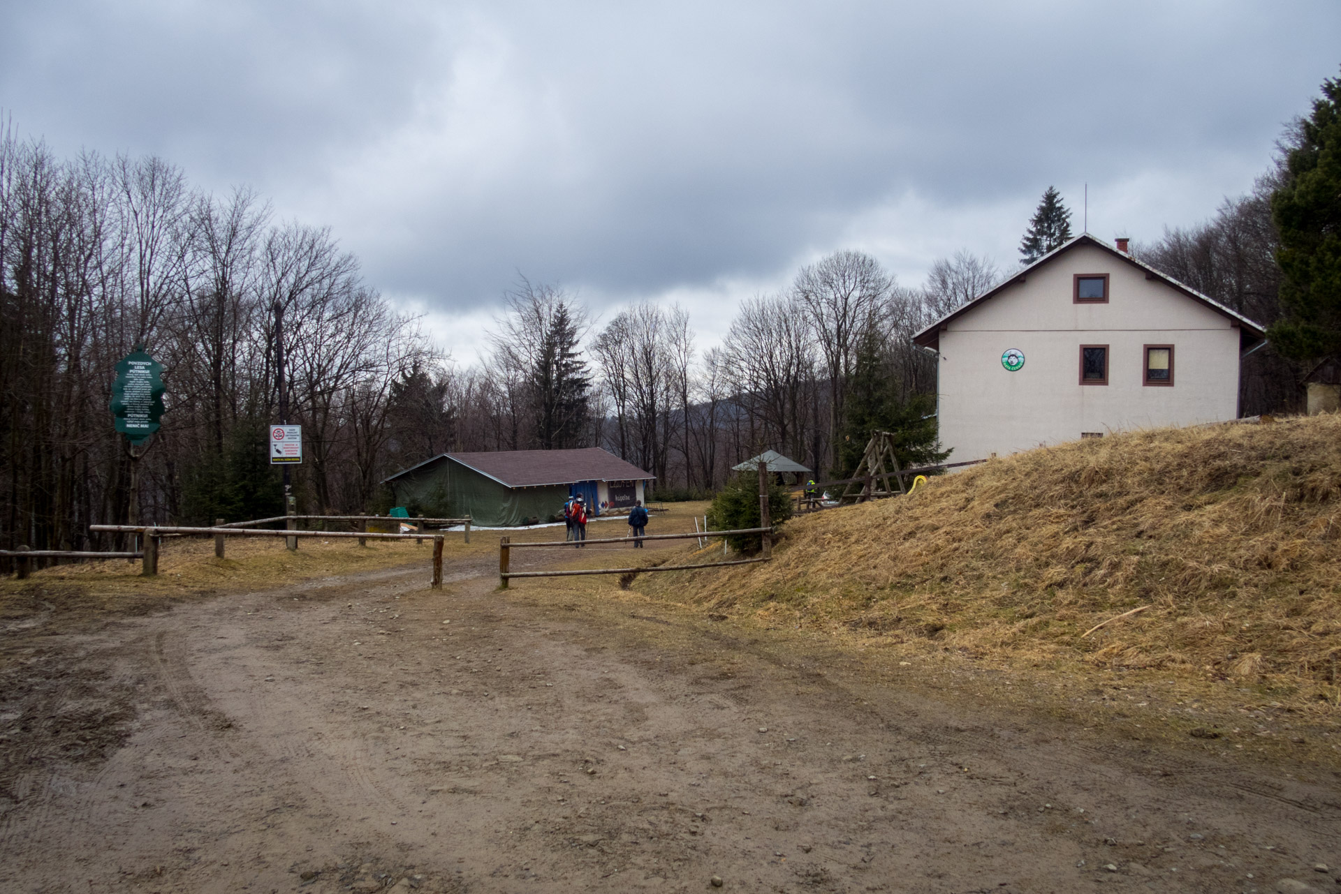 Veľká Javorina cez Čergov z Majdanu (Čergov)