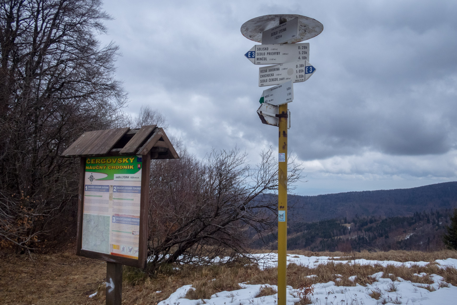 Veľká Javorina cez Čergov z Majdanu (Čergov)