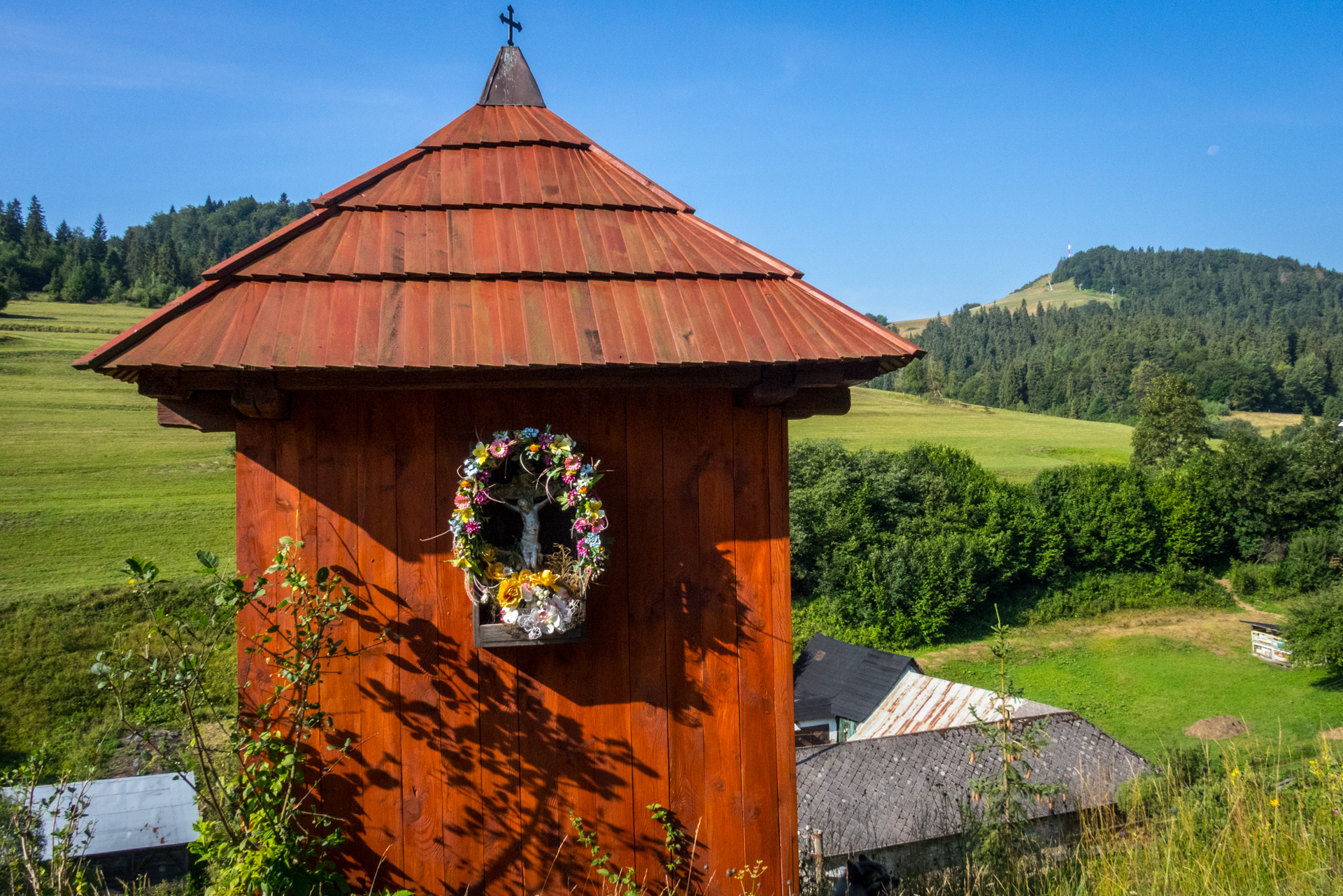 Vysoký vrch a Biela skala zo Sloviniek (Volovské vrchy)