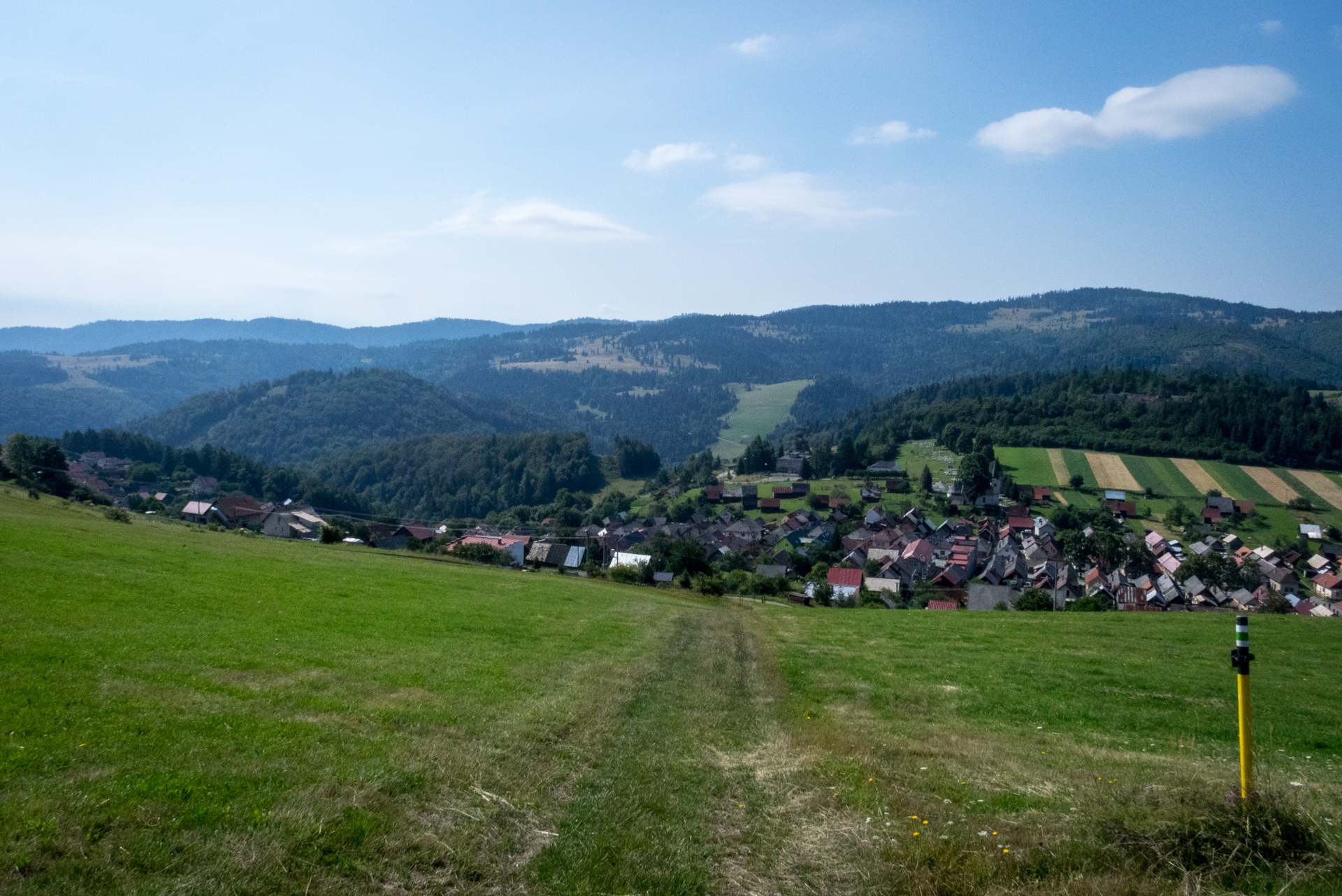 Vysoký vrch a Biela skala zo Sloviniek (Volovské vrchy)