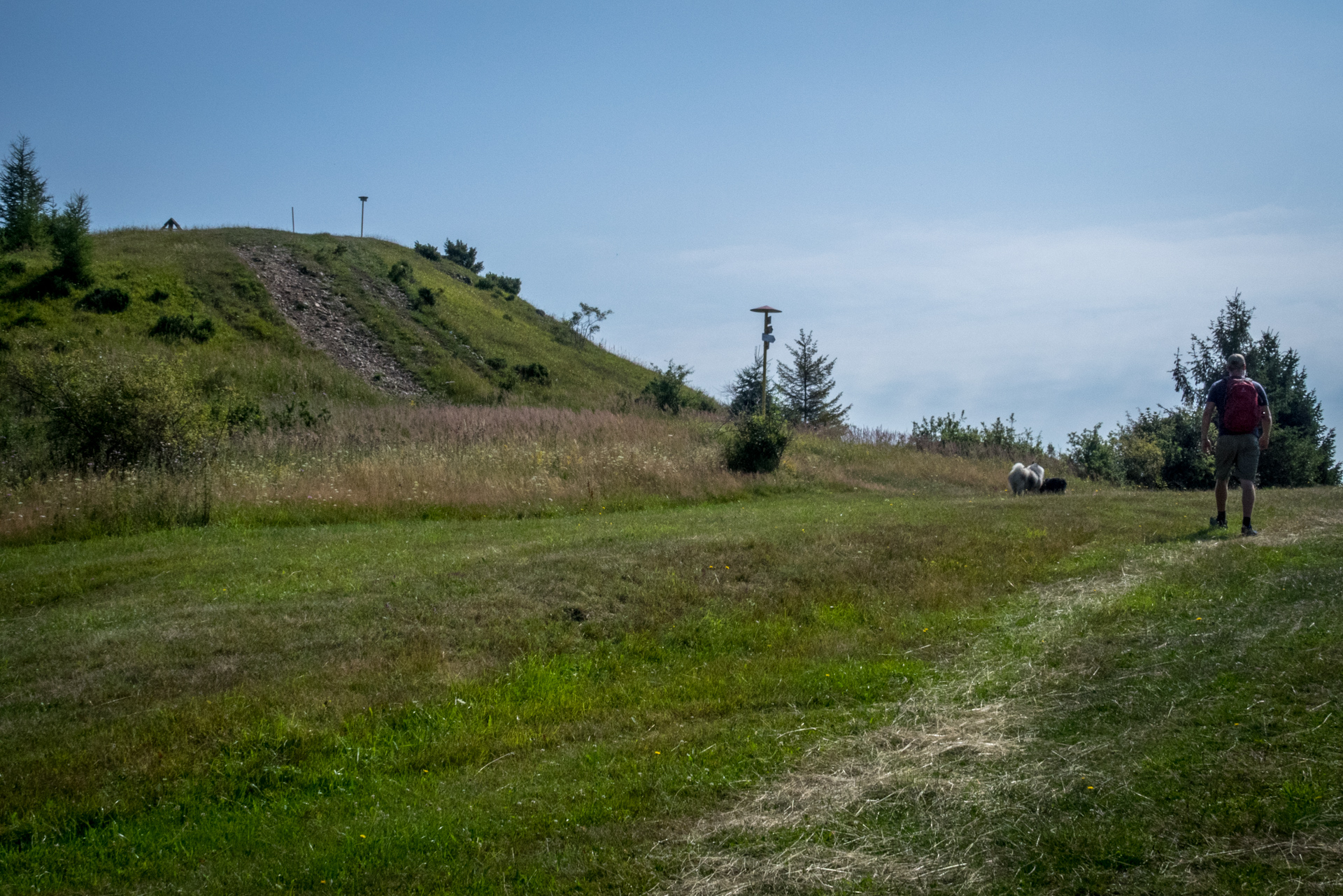 Vysoký vrch a Biela skala zo Sloviniek (Volovské vrchy)