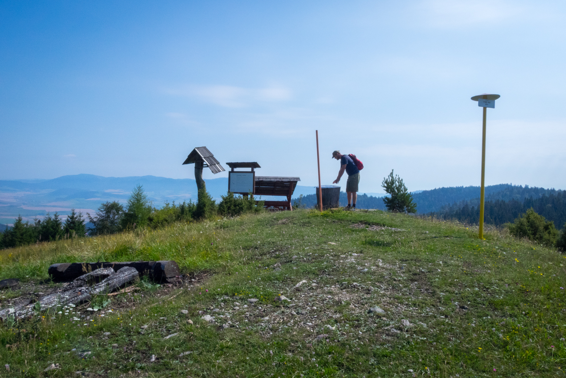 Vysoký vrch a Biela skala zo Sloviniek (Volovské vrchy)