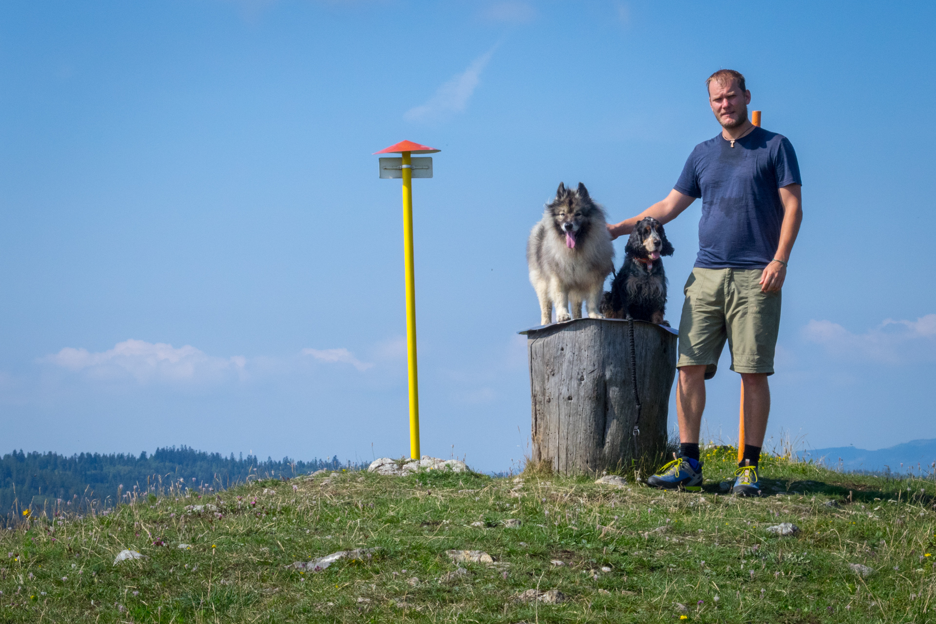 Vysoký vrch a Biela skala zo Sloviniek (Volovské vrchy)