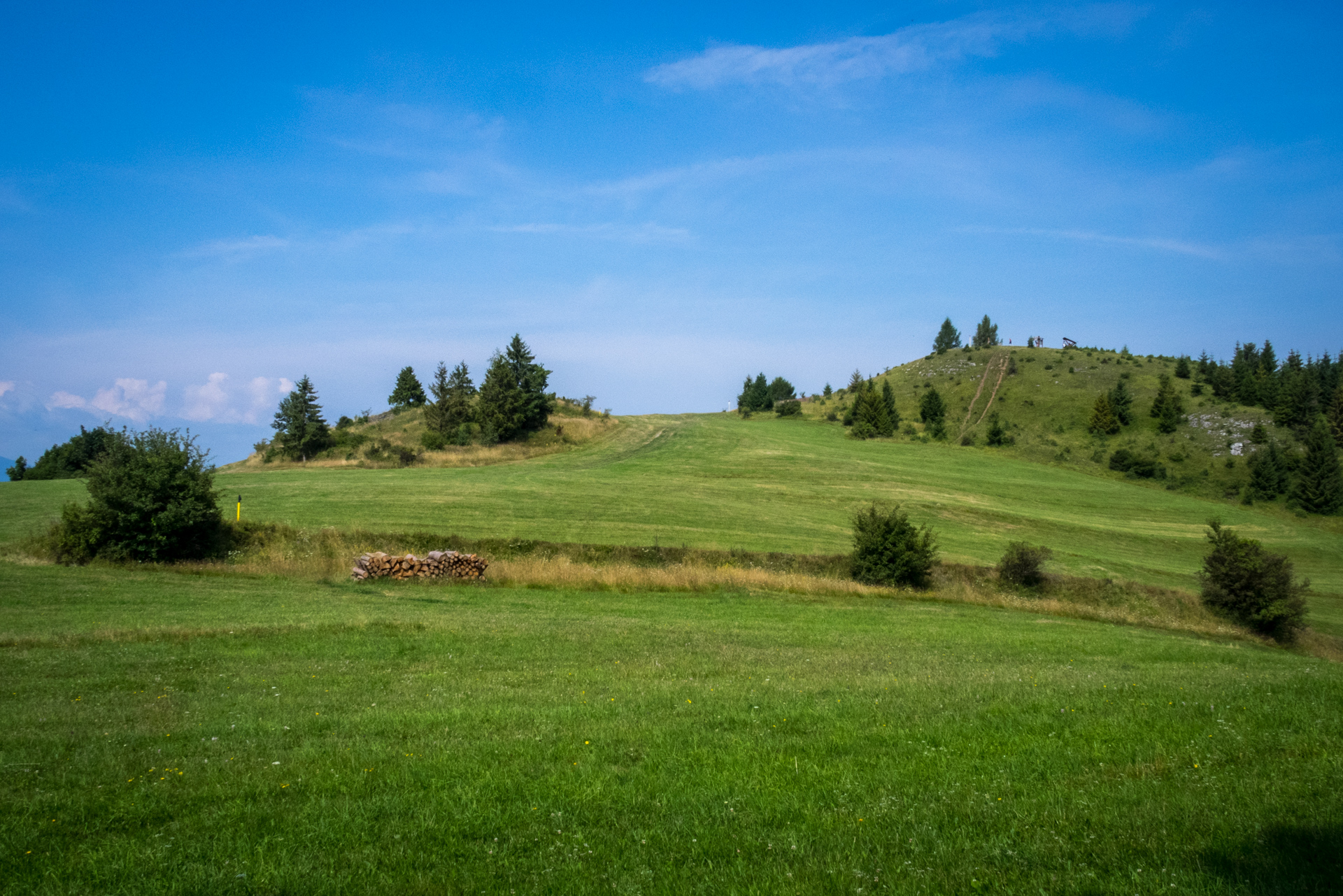 Vysoký vrch a Biela skala zo Sloviniek (Volovské vrchy)