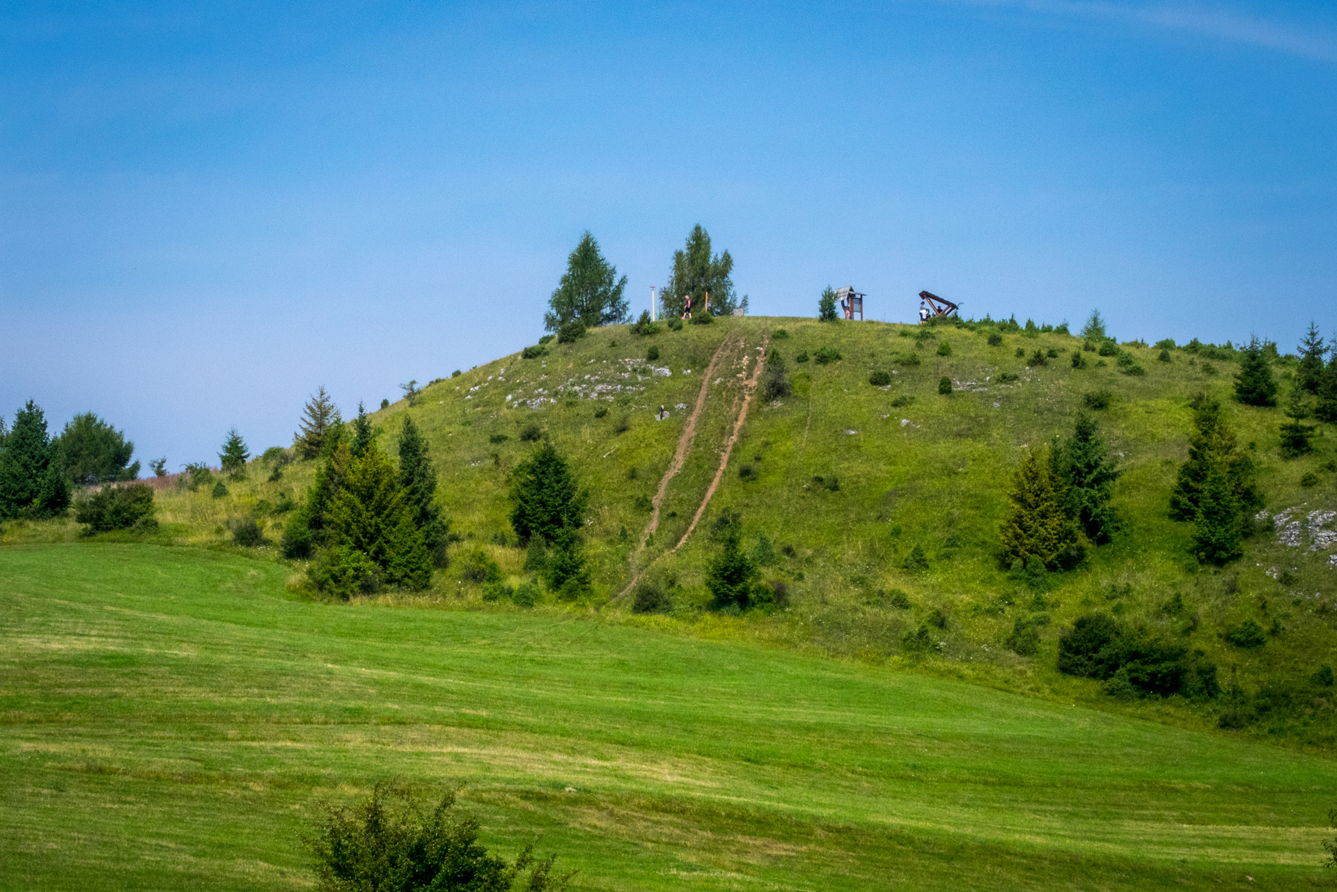 Vysoký vrch a Biela skala zo Sloviniek (Volovské vrchy)