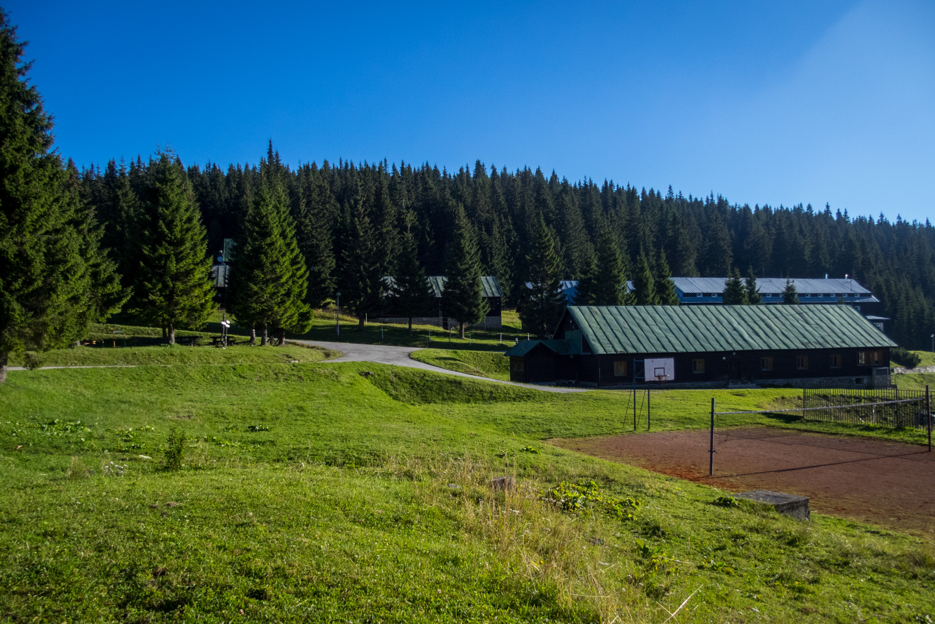 Z vojenskej zotavovne Smrekovica cez Nižné Šiprúnske sedlo do Bieleho potoka (Veľká Fatra)